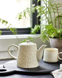 640806 Longwood Tea Kettle Styled 000 .jpg Duchala Adelyn