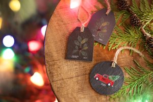 735943 Holiday Banner Ornaments Duchala Adelyn