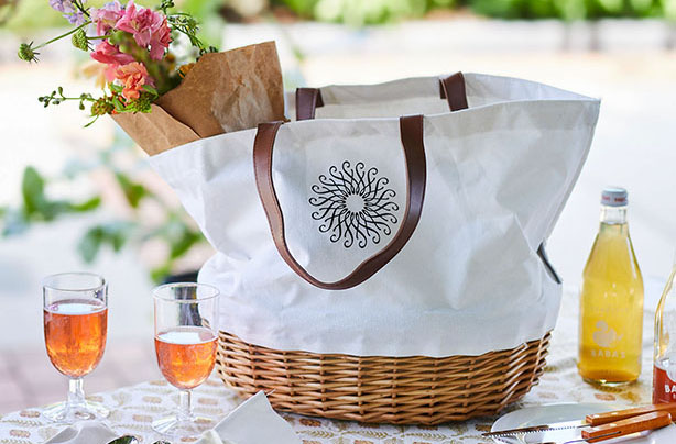603663 Meadow Picnic Basket Styled 2 Duchala Adelyn (1)